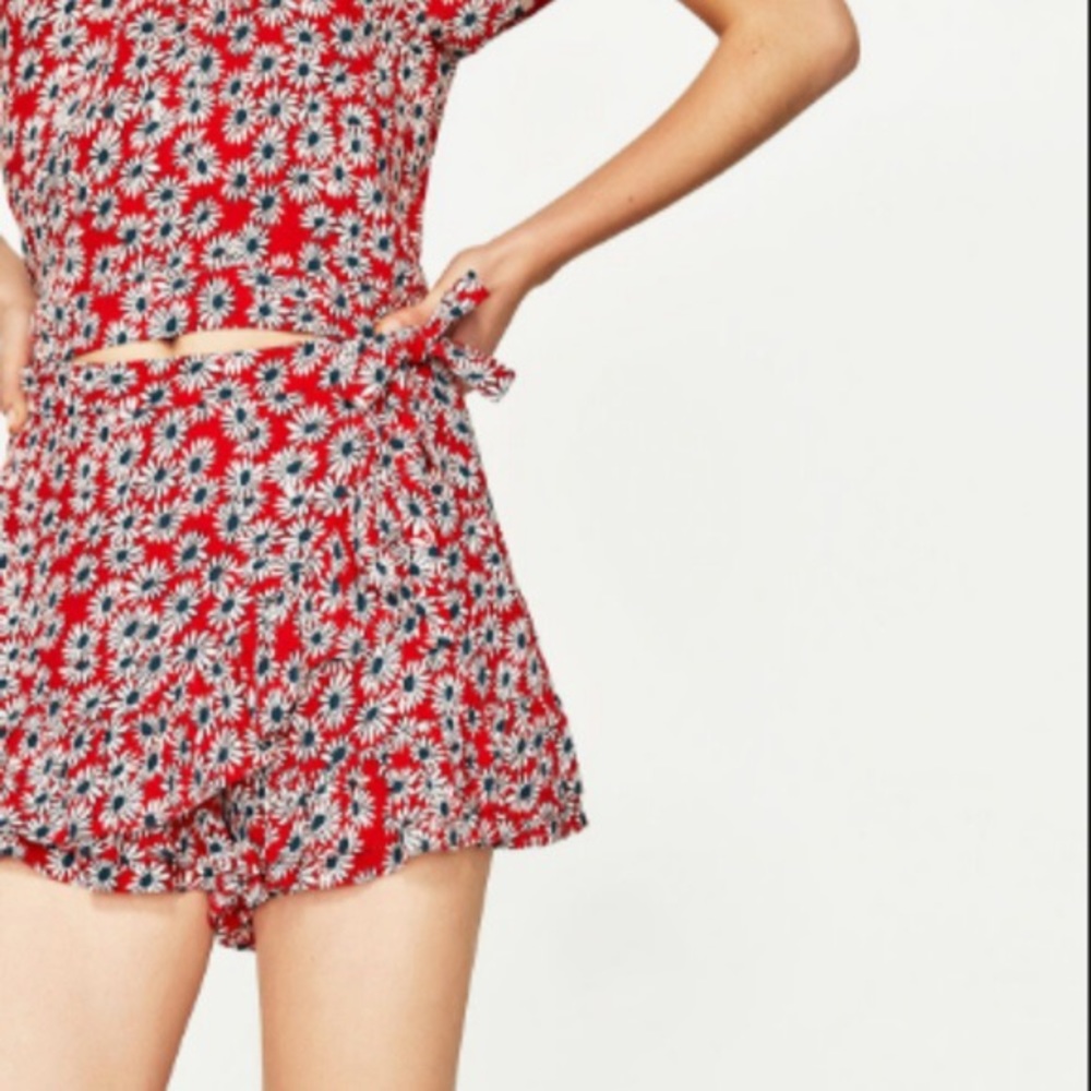 Zara Red Flowy Daisy Skort
